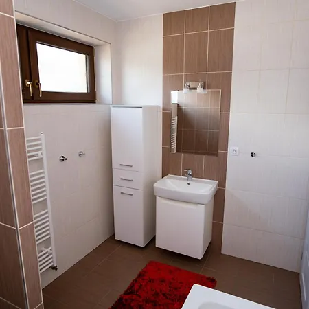 아파트 Apartman Visnove Visnove